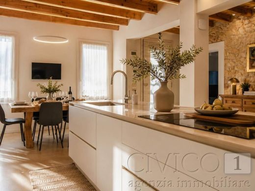 Luxury House for sale in Sossano, 1 500 000 €, Photo 1