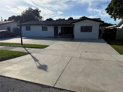 Luxury House for sale in Miami, 730 054 €, Photo 1