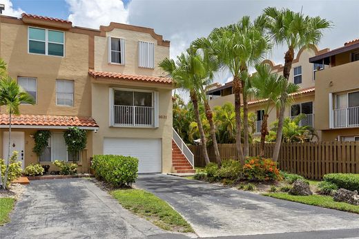 Luxury House for sale in Miami, 516 684 €, Photo 1