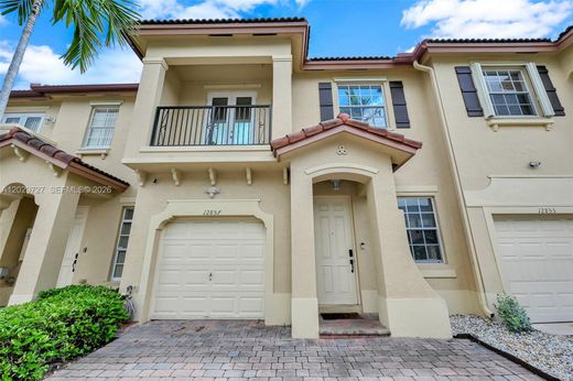 Luxury House for sale in Miami, 455 125 €, Photo 1