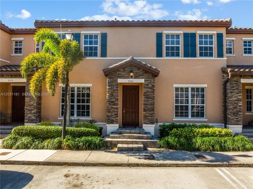 Luxury House for sale in Miami, 450 916 €, Photo 1