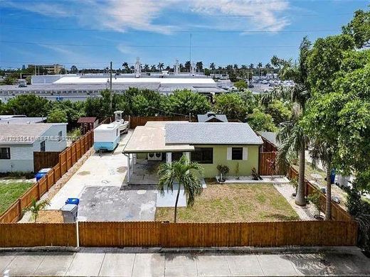Luxury House for sale in Pompano Beach, 402 818 €, Photo 1