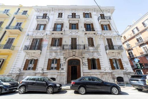 Luxury Apartment for sale in Bari, 695 000 €, Photo 1