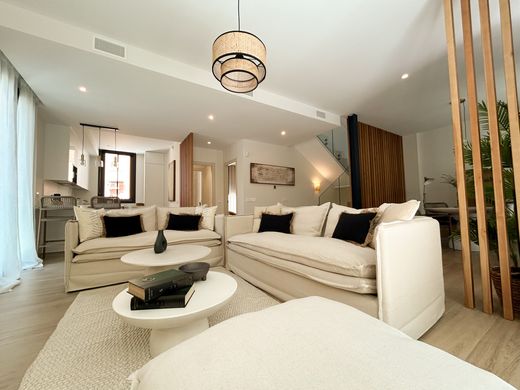 Luxury House for sale in Málaga, 1 750 000 €, Photo 2