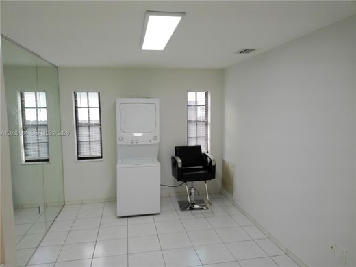 Luxury House for sale in Miami, 730 054 €, Photo 2