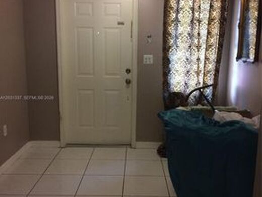 Luxury House for sale in Miami, 572 658 €, Photo 2