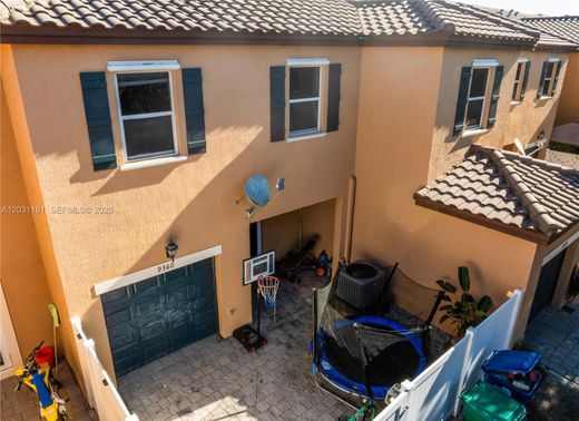 Luxury House for sale in Miami, 450 916 €, Photo 2