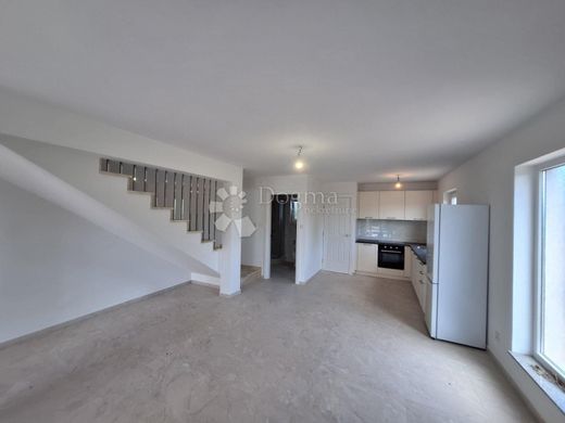 Maison de luxe à vendre à Krk, 650 000 €, Photo 3