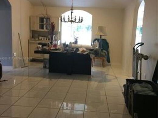Luxury House for sale in Miami, 572 658 €, Photo 3