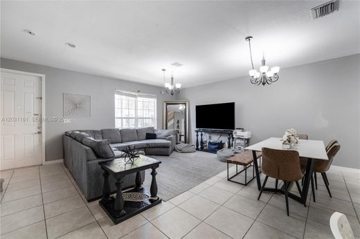 Luxury House for sale in Miami, 450 916 €, Photo 4