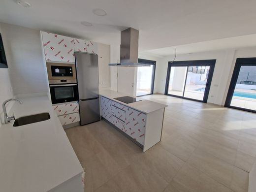 Luxury House for sale in Manilva, 780 000 €, Photo 5