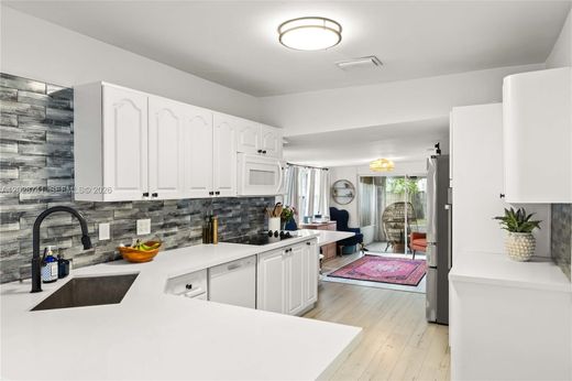 Luxury House for sale in Miami, 753 497 €, Photo 6