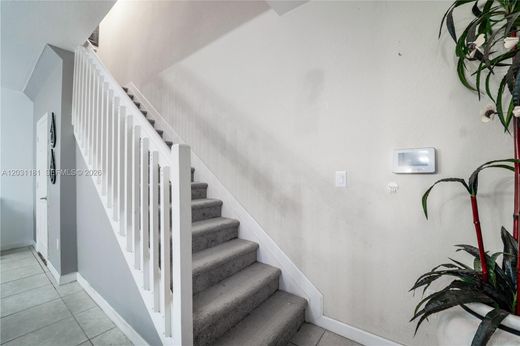 Luxury House for sale in Miami, 450 916 €, Photo 6