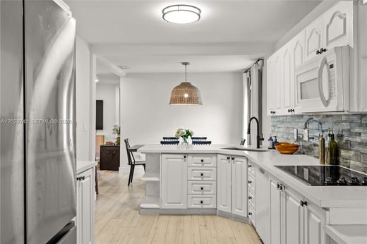 Luxury House for sale in Miami, 753 497 €, Photo 7