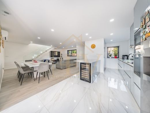 Luxury House for sale in Guimarães, 499 000 €, Photo 1
