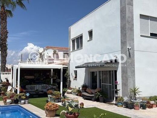 Maison de luxe à vendre à Torrevieja, 465 000 €, Photo 1