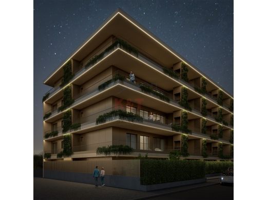 Luxury Apartment for sale in Portimão, 440 000 €, Photo 1