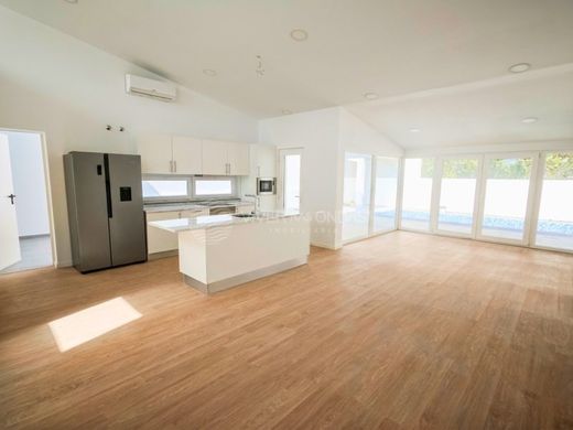 Maison de luxe à vendre à Charneca de Caparica, 650 000 €, Photo 1