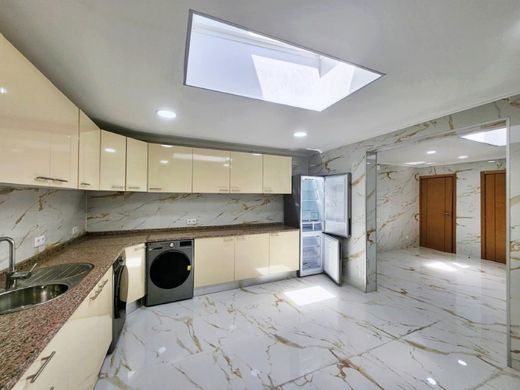 Maison de luxe à vendre à Porto, 430 000 €, Photo 1
