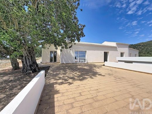 Luxury House for sale in Faro, 880 000 €, Photo 1