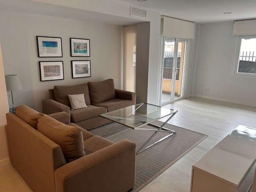 Luxury Apartment for sale in Málaga, 645 000 €, Photo 1