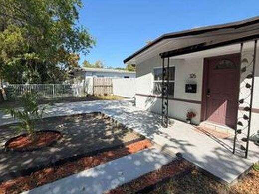 Luxury House for sale in North Miami, 465 015 €, Photo 1