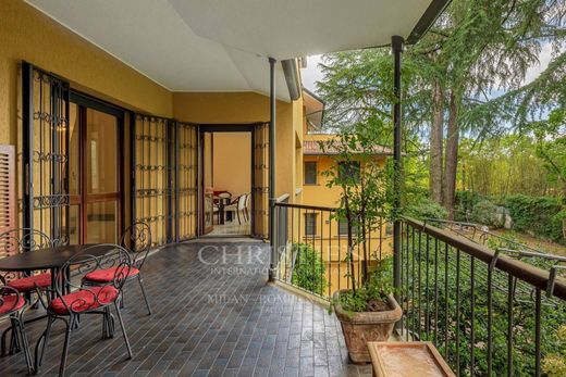 Luxury Apartment for sale in Monza, 1 050 000 €, Photo 1