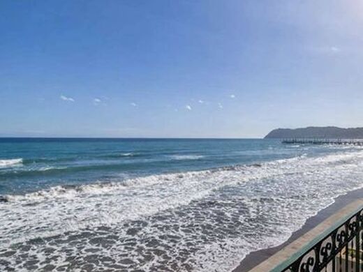 Luxury Apartment for sale in Alassio, 2 180 000 €, Photo 1