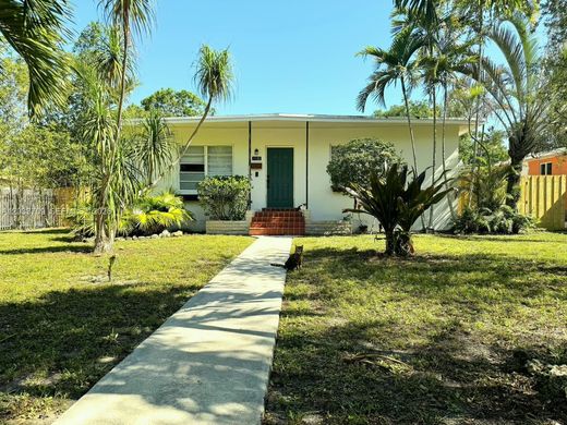Luxury House for sale in North Miami, 412 486 €, Photo 1