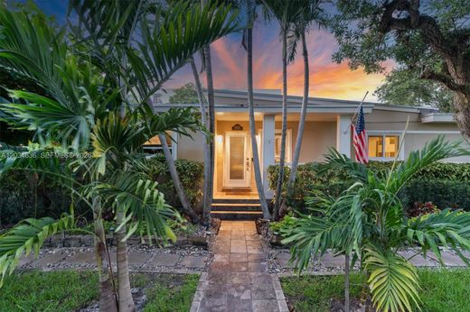 Luxury House for sale in North Miami, 581 269 €, Photo 1