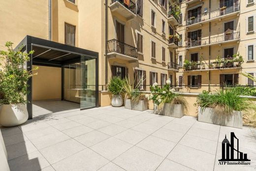 Luxury Apartment for sale in Milan, 1 350 000 €, Photo 1