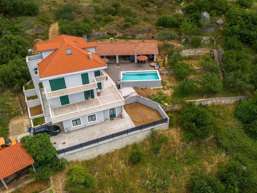 Maison de luxe à vendre à Dugi Rat, 1 390 000 €, Photo 2