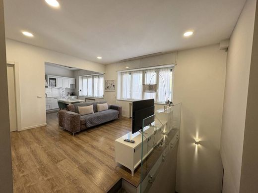 Luxury Apartment for sale in Milan, 950 000 €, Photo 1
