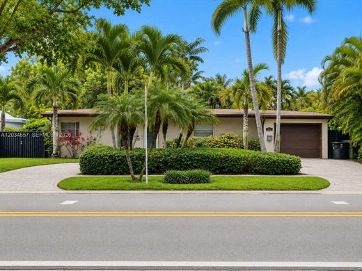 Luxury House for sale in North Miami, 1 334 766 €, Photo 1