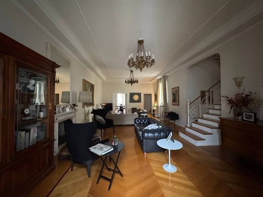 Luxury Apartment for sale in Bari, 1 200 000 €, Photo 1
