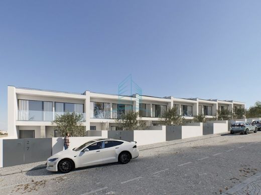 Luxury House for sale in Gondomar, 590 000 €, Photo 2