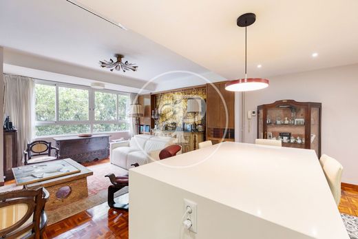 Luxury Apartment for sale in Barcelona, 750 000 €, Photo 5