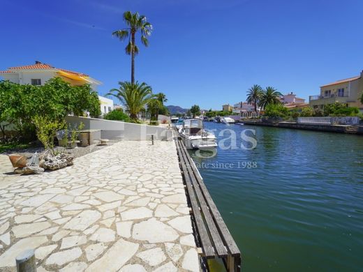 Luxury House for sale in Empuriabrava, 840 000 €, Photo 1