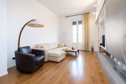 Luxury Apartment for sale in Bari, 695 000 €, Photo 1