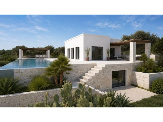 Luxury House for sale in Ostuni, 850 000 €, Photo 1