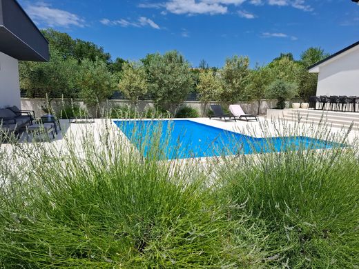 Maison de luxe à vendre à Pula, 550 000 €, Photo 7