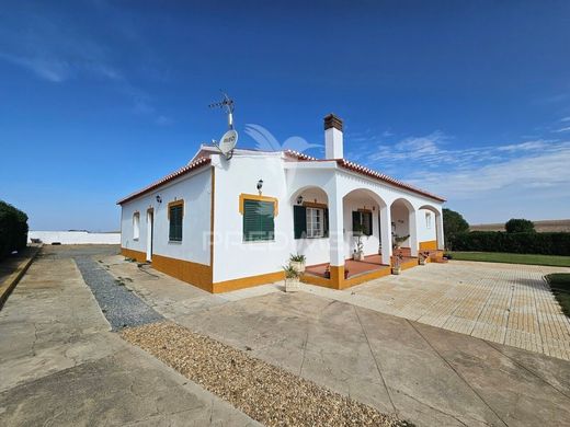 Luxury House for sale in Castro Verde, 520 000 €, Photo 1