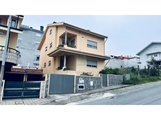 Luxury House for sale in Gondomar, 420 000 €, Photo 1