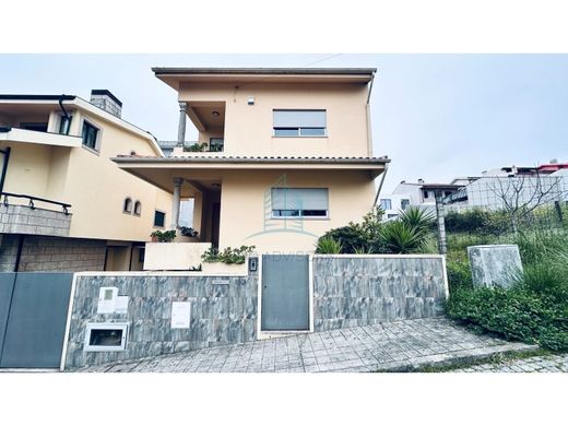 Luxury House for sale in Gondomar, 420 000 €, Photo 2