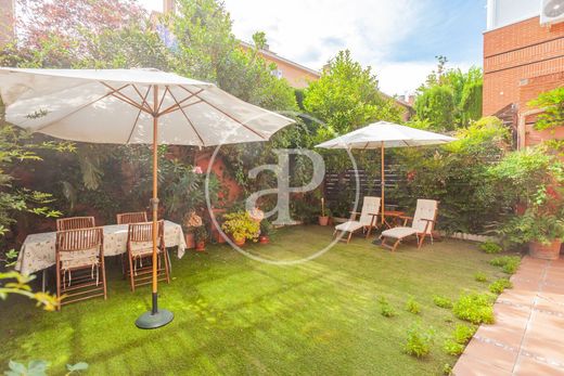 Luxury House for sale in Aravaca, 1 440 000 €, Photo 1