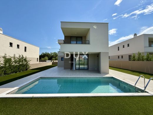 Maison de luxe à vendre à Krk, 840 000 €, Photo 2