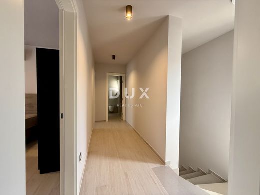 Maison de luxe à vendre à Krk, 870 000 €, Photo 6