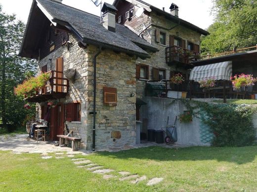 Luxury House for sale in Varzo, 580 000 €, Photo 1