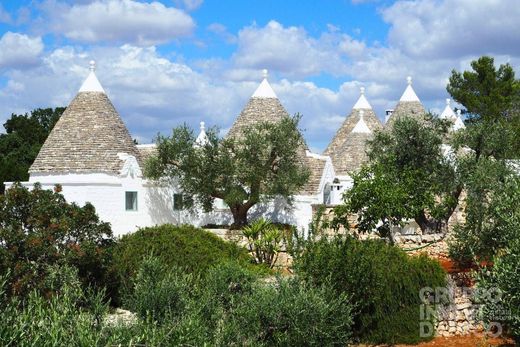 Luxury House for sale in Ostuni, 750 000 €, Photo 1