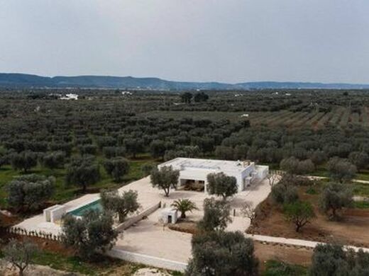 Luxury House for sale in Ostuni, 2 000 000 €, Photo 1